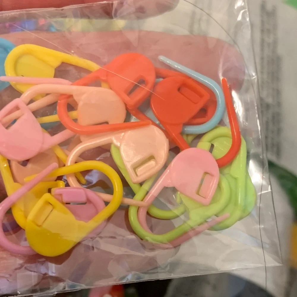 Red Heart Super Craft Kit with Multicolor Accessories - Picture 8 of 9